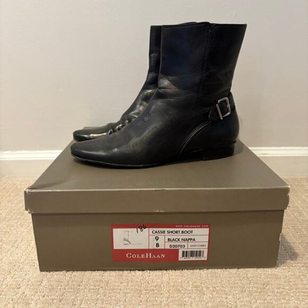 Cole Haan Women's Cassie Short Boot Black Leather Sz 9 B Zip Buckle w/Box